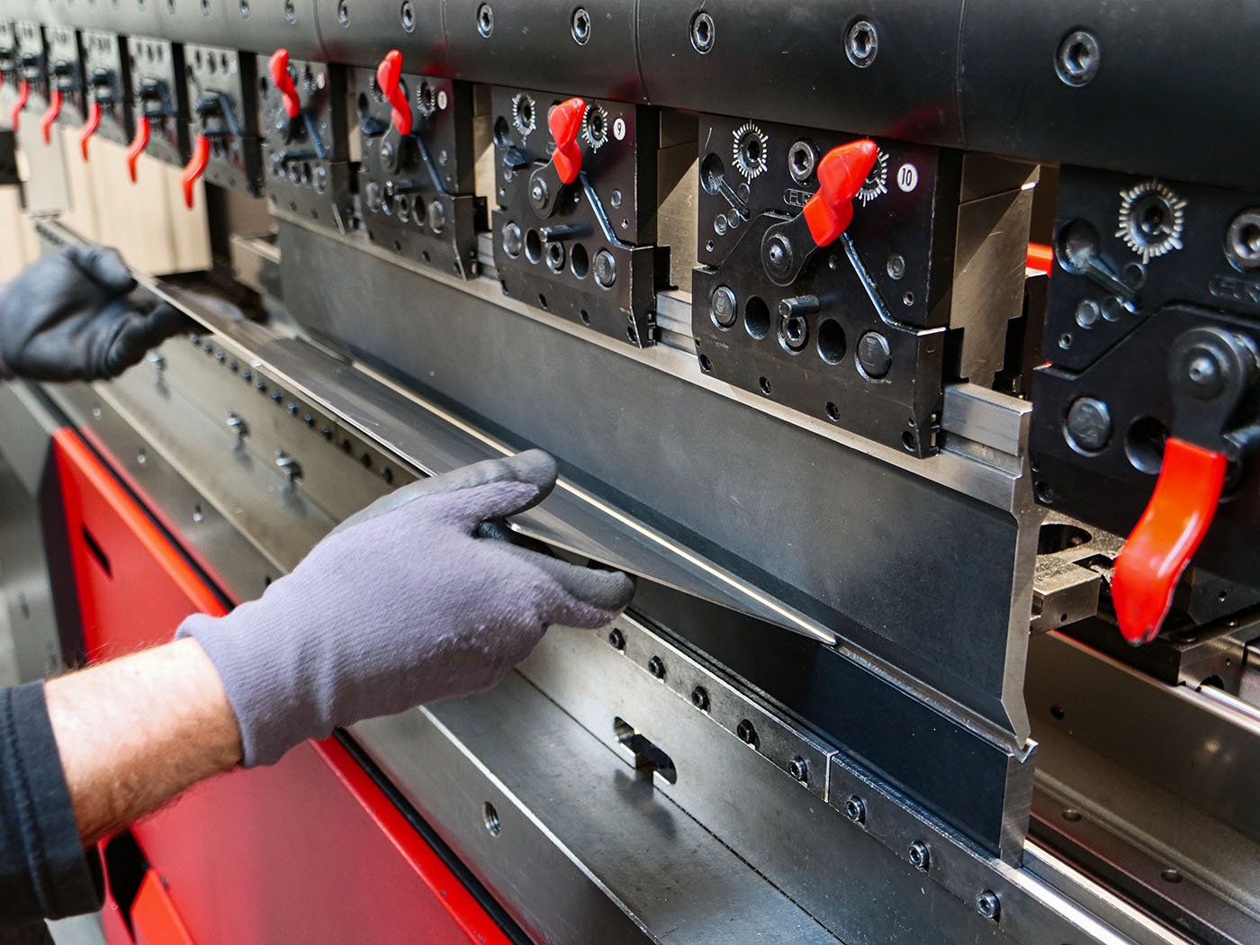 Van Rooijen Metaal | Machinebouw - Kantbank