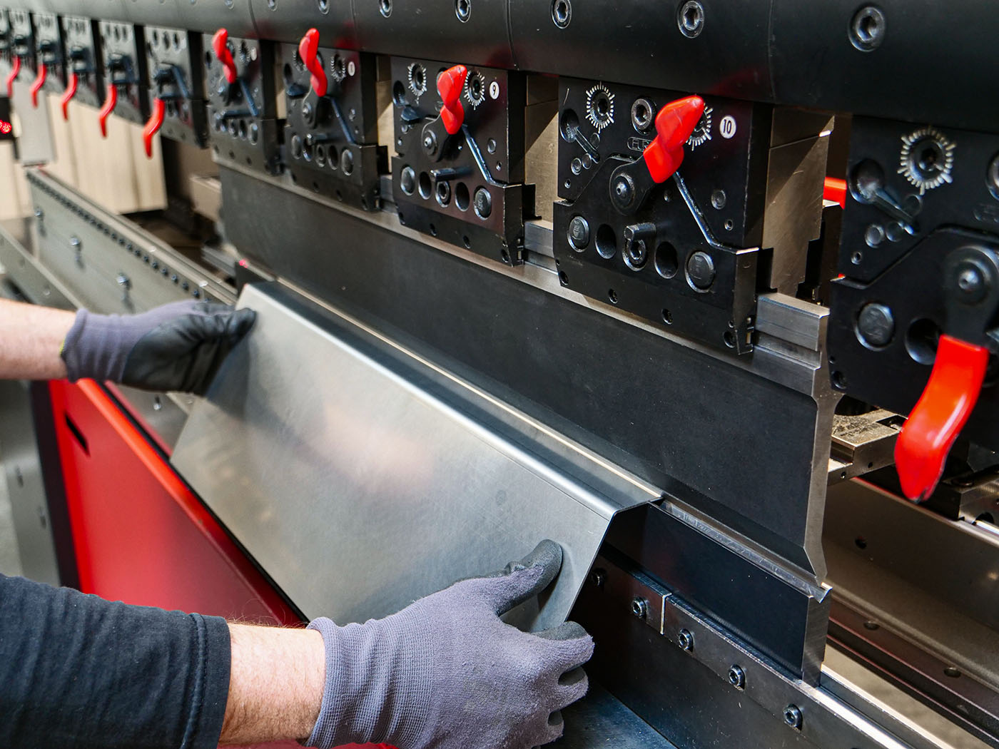 Van Rooijen Metaal | Machinebouw - Kantbank