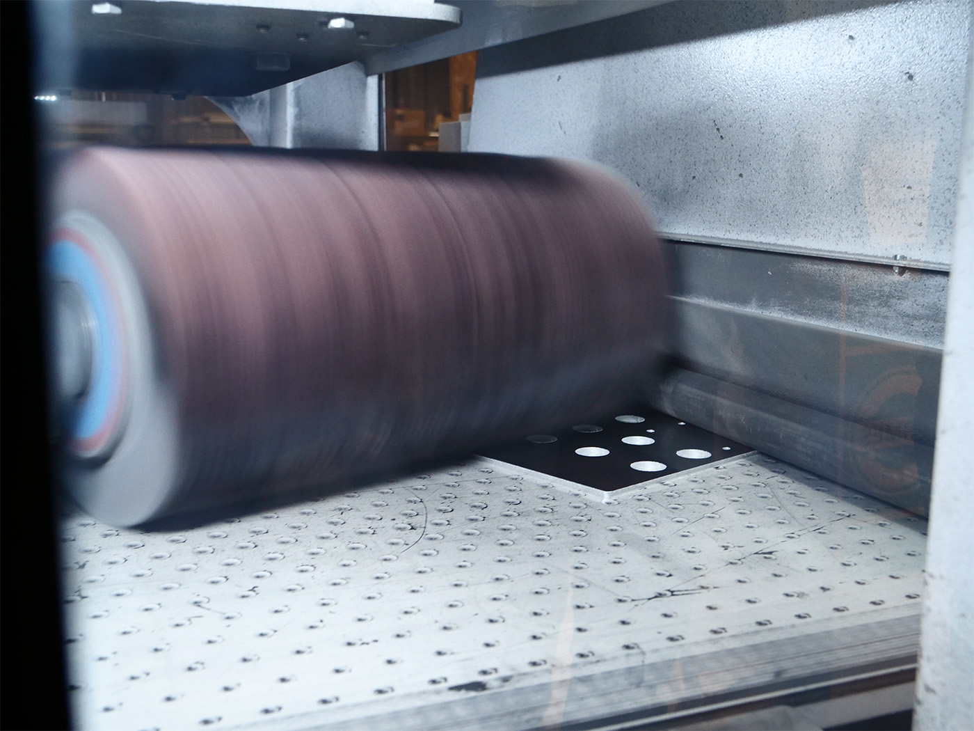 Van Rooijen Metaal | Machinebouw - Timesavers ontbraammachine