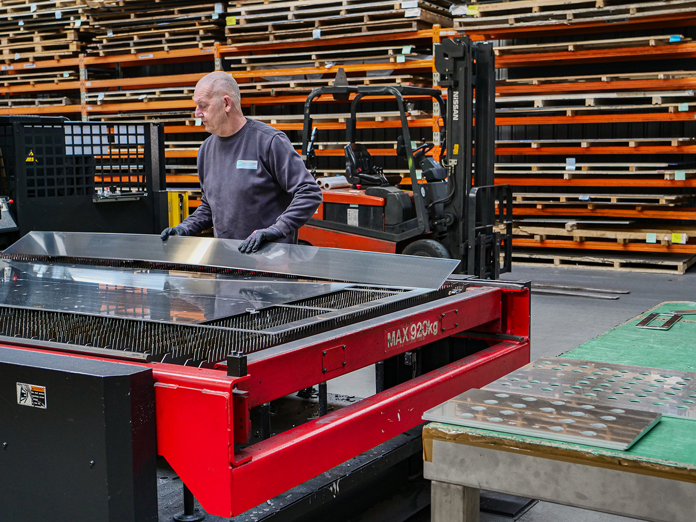 Van Rooijen Metaal | Machinebouw - Plaat- buizenlaser machine