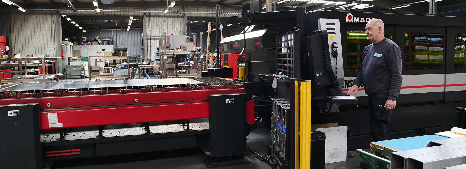 Van Rooijen Metaal | Machinepark - Gecombineerde plaat-/buizenlaser machine - Header img