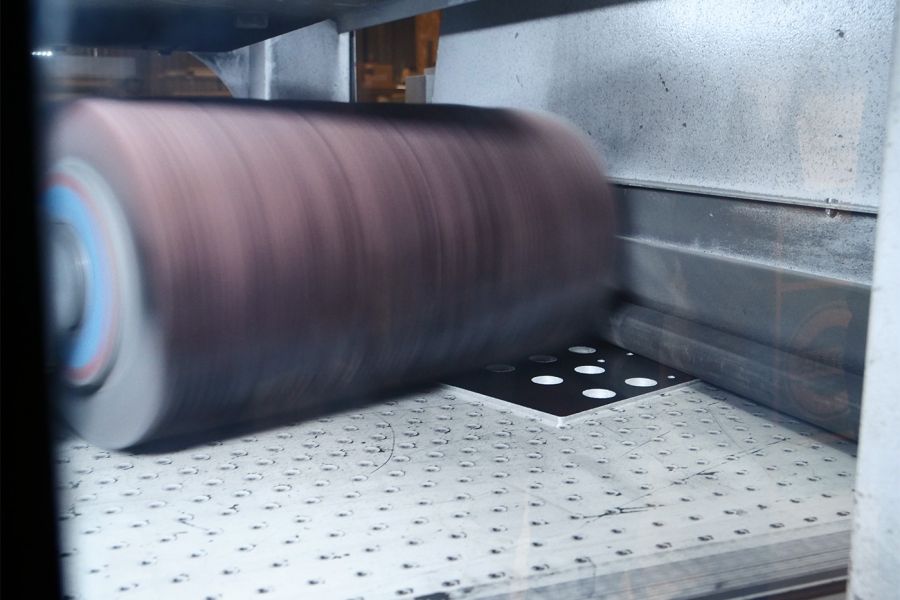 Van Rooijen Metaal | Machinepark - Ontbraammachine-2