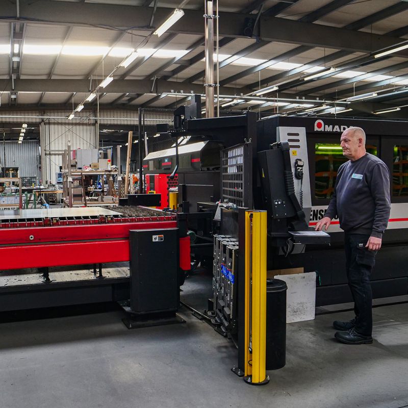 Van Rooijen Metaal | Plaat-/buizenlaser-machine