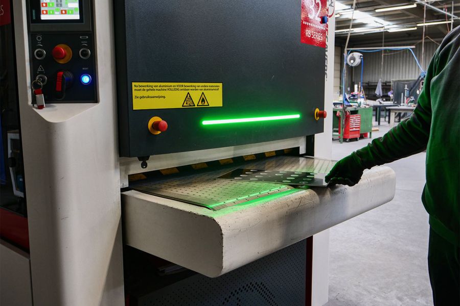 Van Rooijen Metaal | Plaatbewerking - Machinepark