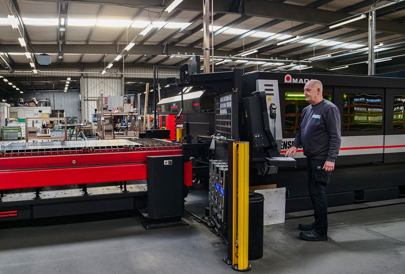 Van Rooijen Metaal | Machinebouw Plaat- buizenlaser machine